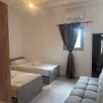 Olga's Sea & Garden View Studios, 400m From Daire Ipsos