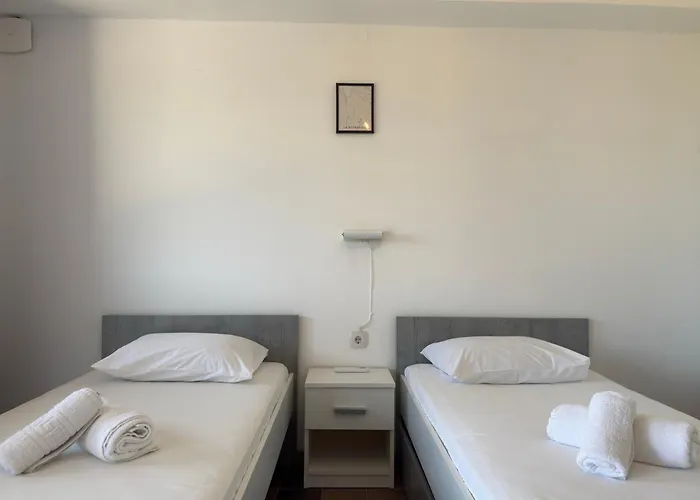 Olga'S Sea & Garden View Studios, 400M From Ipsos Beach Apartman *