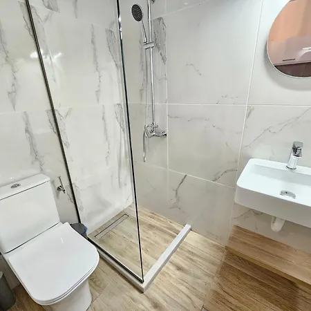 Olga's Sea View Studios, 400m From