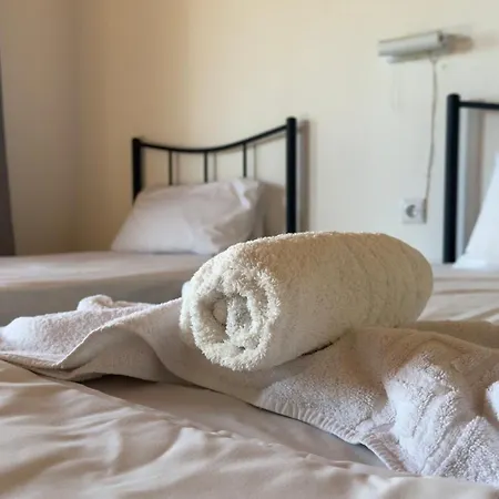 Apartman Olga's Sea & Garden View Studios, 400m From Ípszosz