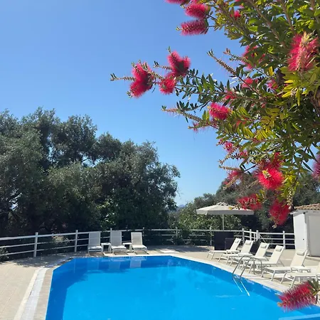 Olga's Sea & Garden View Studios, 400m From Ипсос
