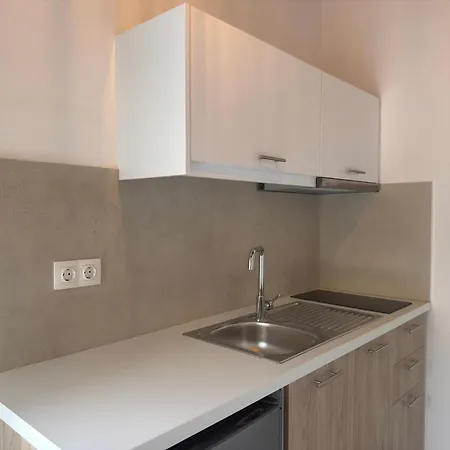 Olga's Sea & Garden View Studios, 400m From Apartman
