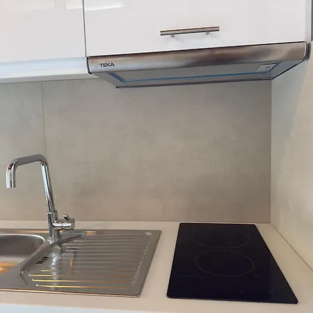 Apartman Olga's Sea & Garden View Studios, 400m From
