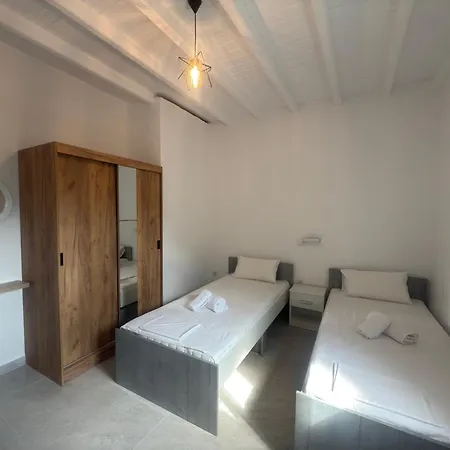 Olga's Sea & Garden View Studios, 400m From Apartman