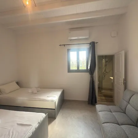 Olga's Sea & Garden View Studios, 400m From *