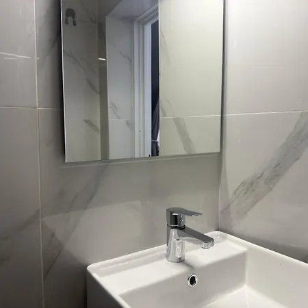 Apartman Olga's Sea & Garden View Studios, 400m From *