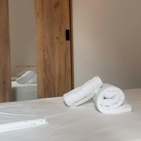 Olga's Sea & Garden View Studios, 400m From Apartman *