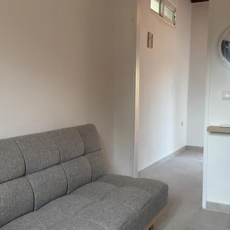 Olga's Sea & Garden View Studios, 400m From *