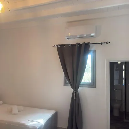 Apartman Olga's Sea & Garden View Studios, 400m From *