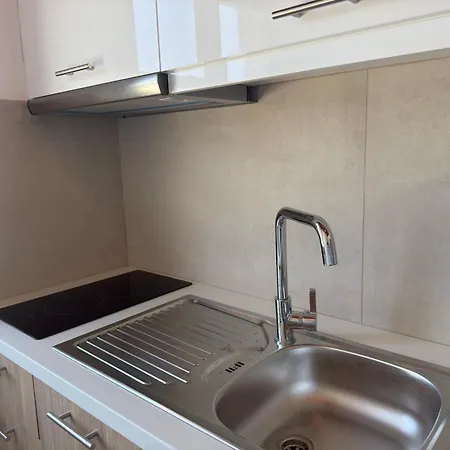Apartman Olga's Sea & Garden View Studios, 400m From