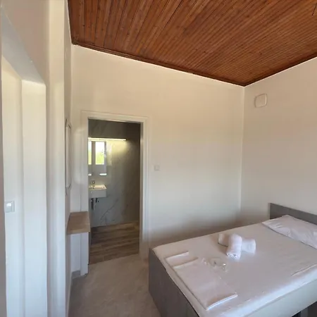 Apartman Olga's Sea & Garden View Studios, 400m From