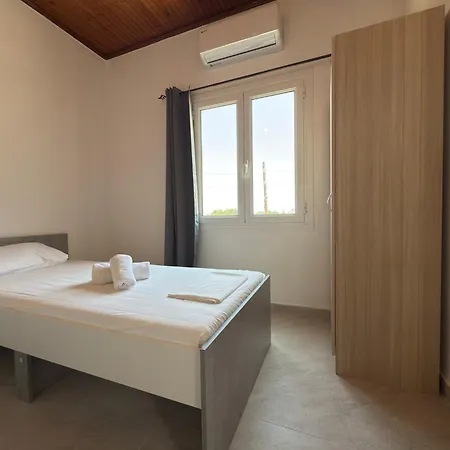 Apartman Olga's Sea & Garden View Studios, 400m From