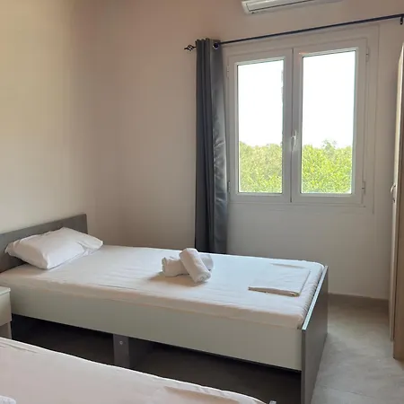 Olga's Sea & Garden View Studios, 400m From Apartman