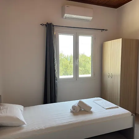Apartman Olga's Sea & Garden View Studios, 400m From