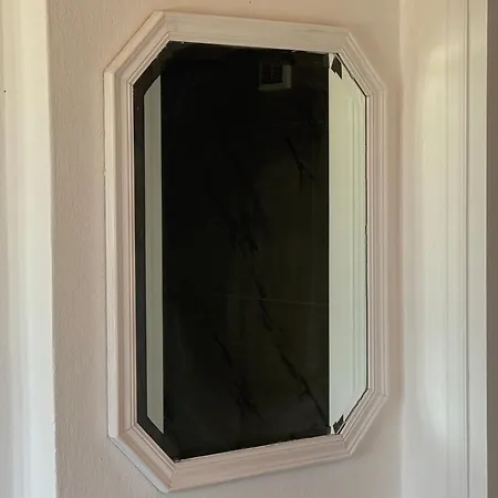 Olga's Sea View Studios, 400m From