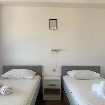 Olga's Sea & Garden View Studios, 400m From Apartman *
