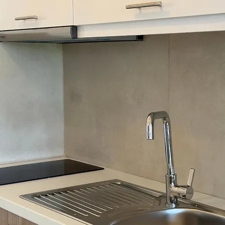 Olga's Sea View Studios, 400m From