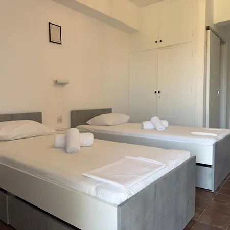 Olga's Sea & Garden View Studios, 400m From Apartman