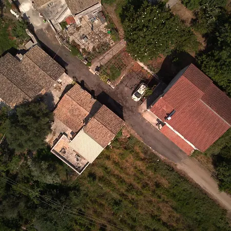 Olga's Sea & Garden View Studios, 400m From Apartman