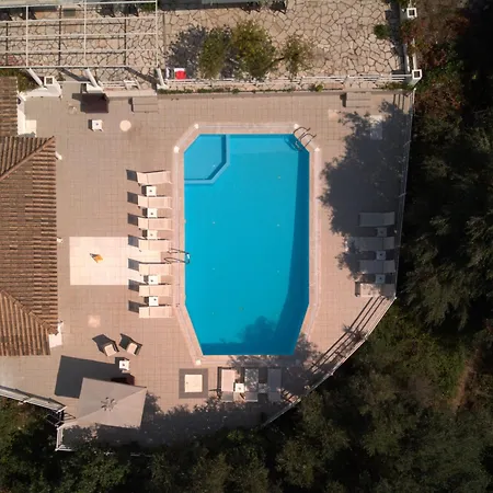 Olga's Sea View Studios, 400m From