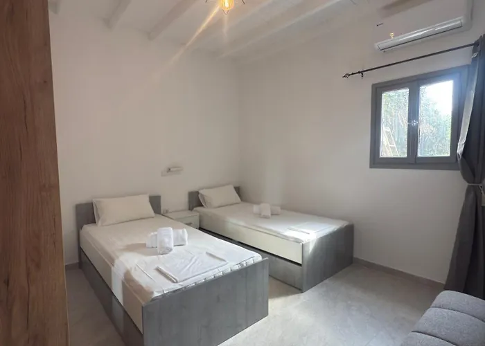 Olga's Sea View Studios, 400m From Ипсос