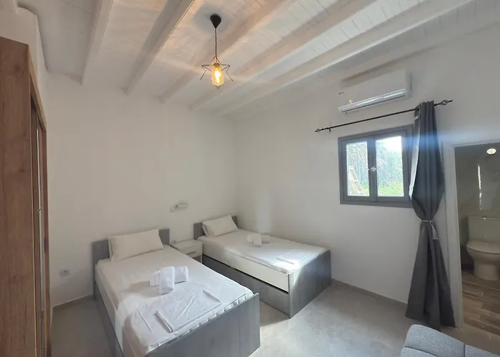 Olga's Sea View Studios, 400m From Ипсос