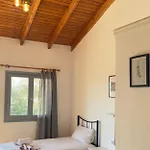 Olga's Sea & Garden View Studios, 400m From * Ýpsos