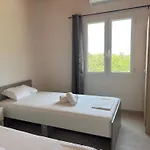 Olga's Sea & Garden View Studios, 400m From Apartament