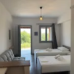 Olga's Sea & Garden View Studios, 400m From Apartament
